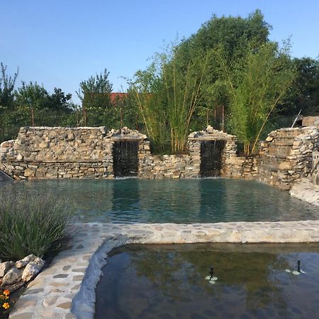 Country Spa Retreat 스나고브 외부 사진 The Roman bath