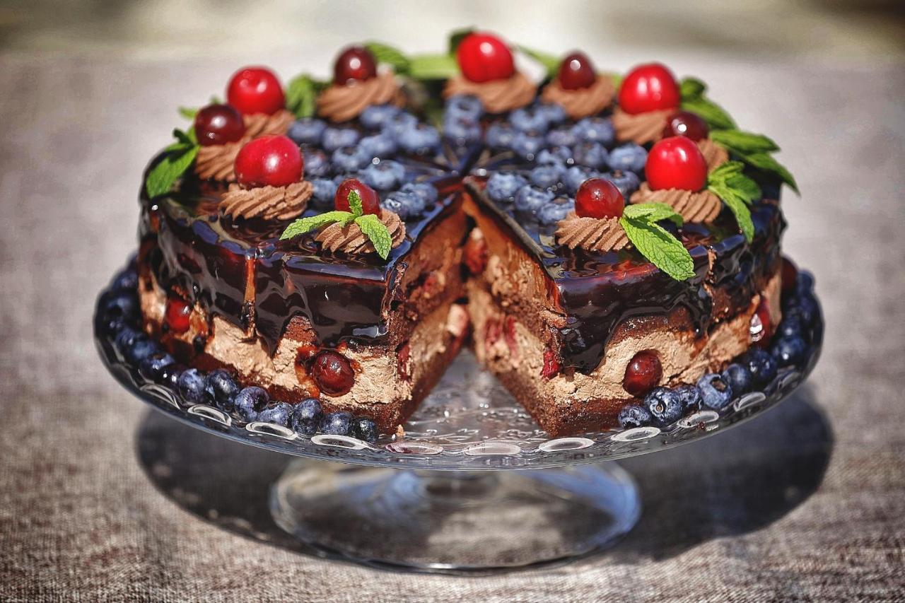 Country Spa Retreat 스나고브 외부 사진 A chocolate cake