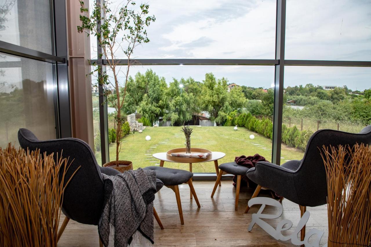 Country Spa Retreat 스나고브 외부 사진 View from the living room