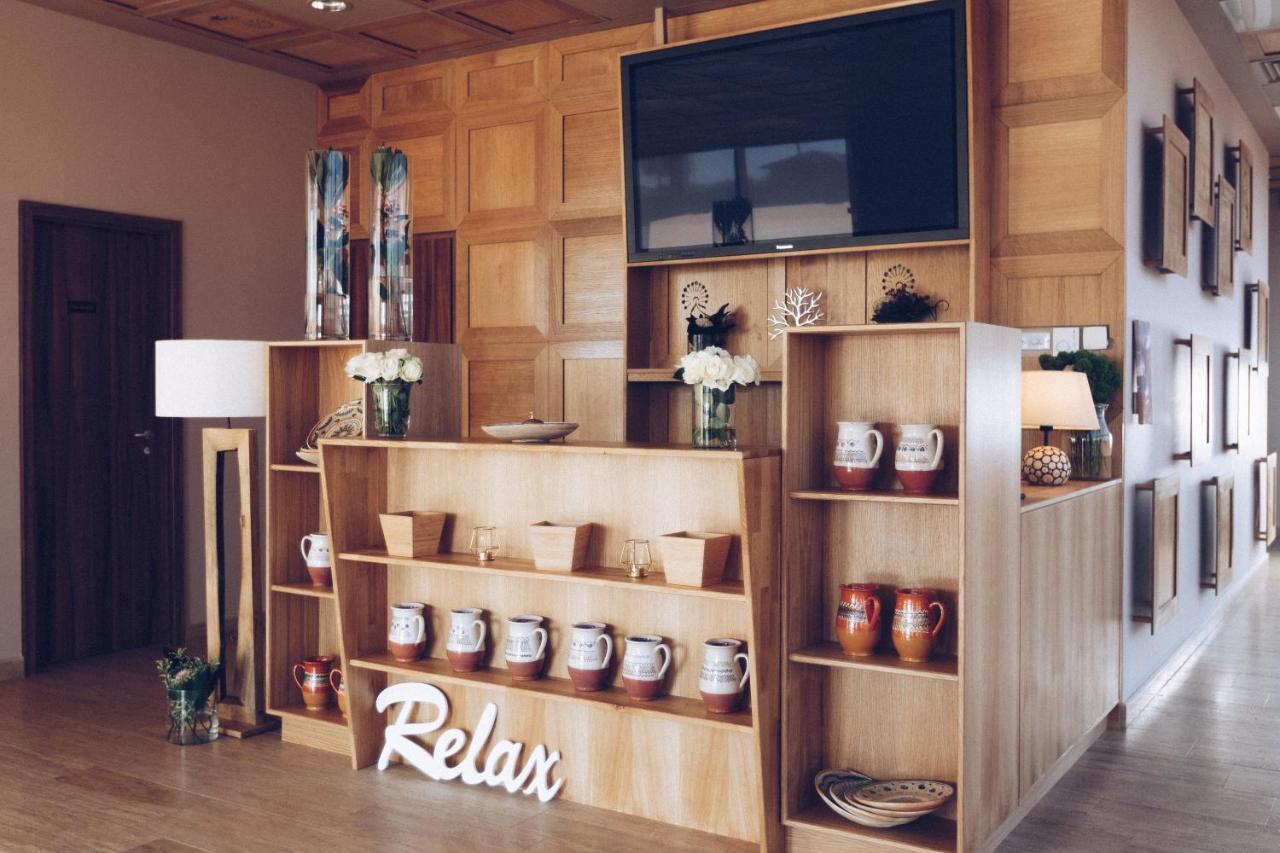 Country Spa Retreat 스나고브 외부 사진 The lobby of the Inn at the Opera