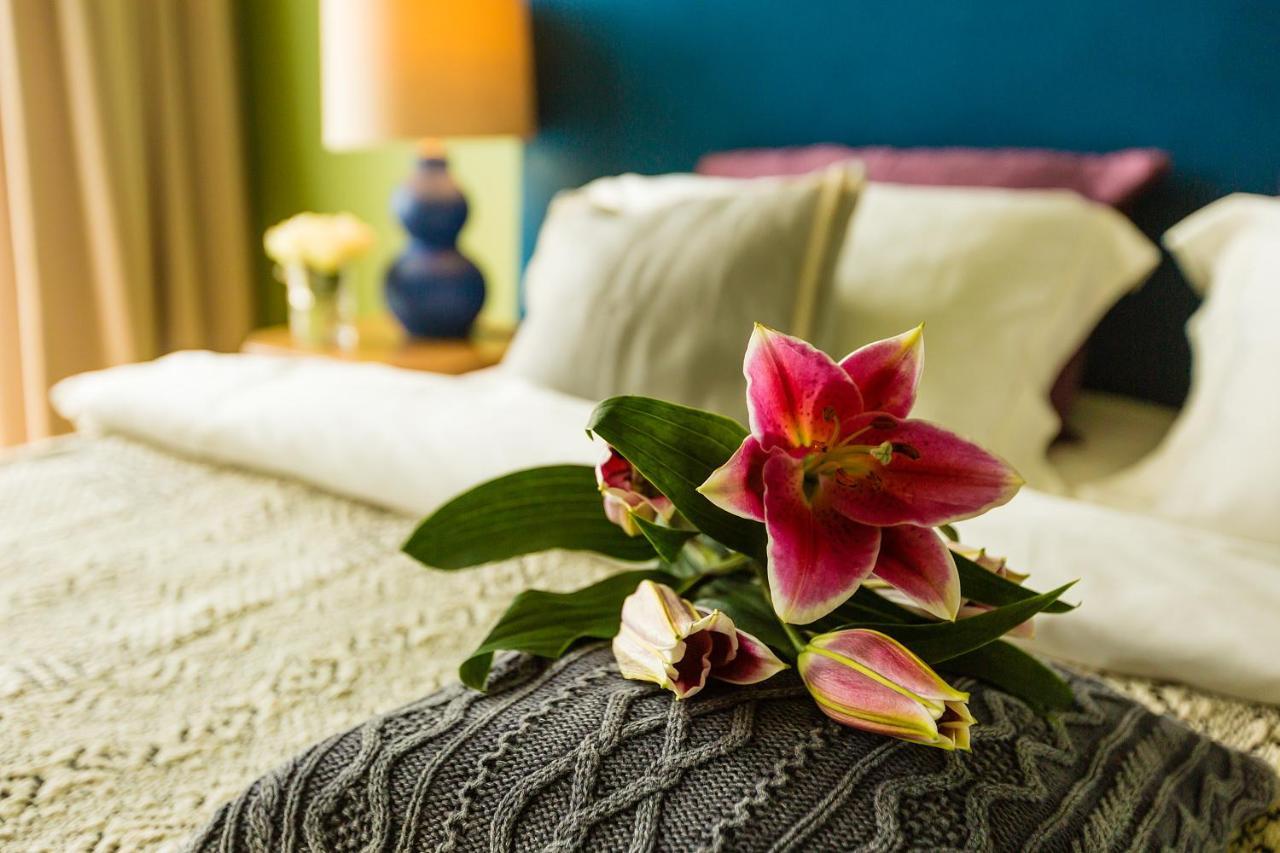 Country Spa Retreat 스나고브 외부 사진 A bouquet of flowers