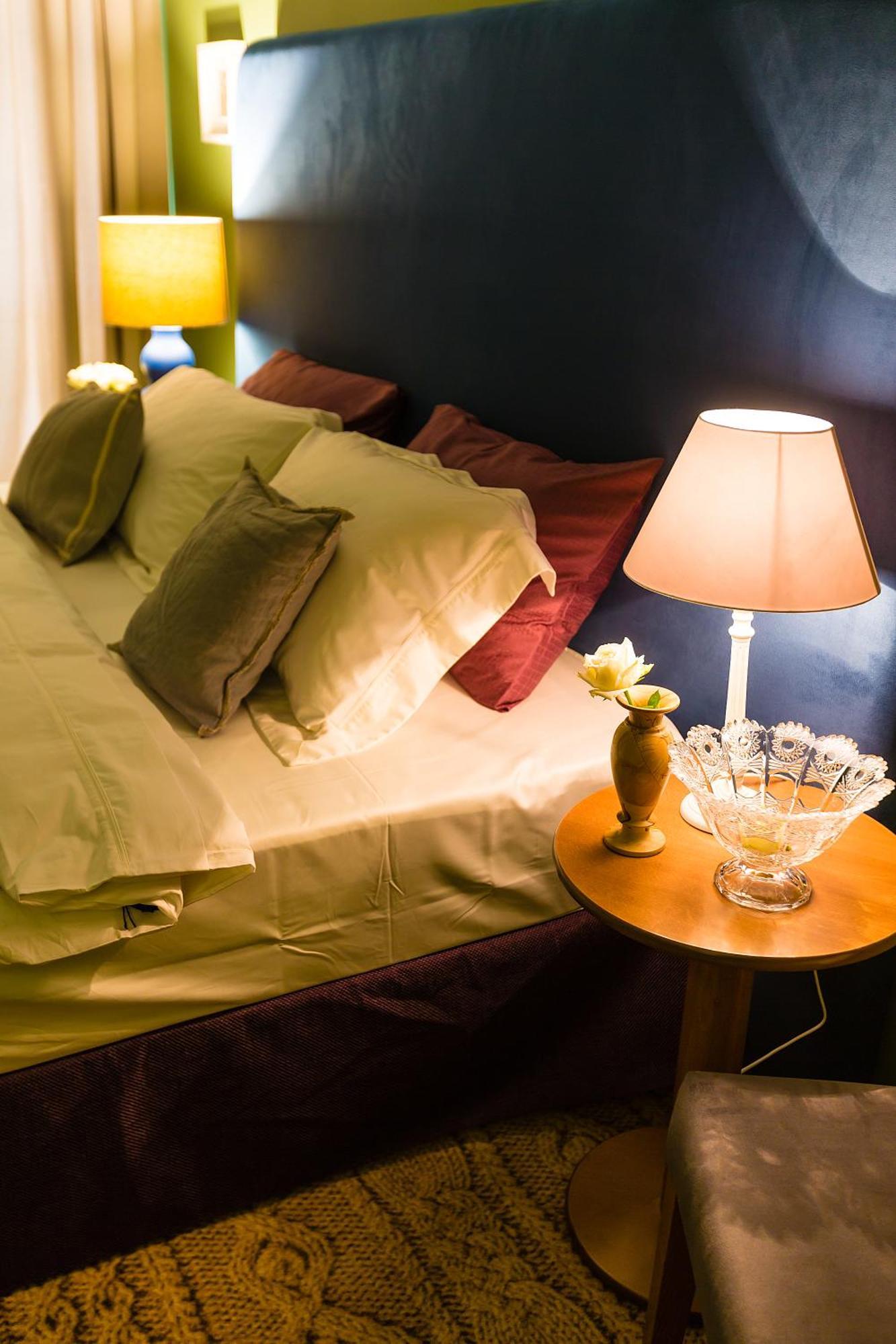 Country Spa Retreat 스나고브 외부 사진 A bed with cushions