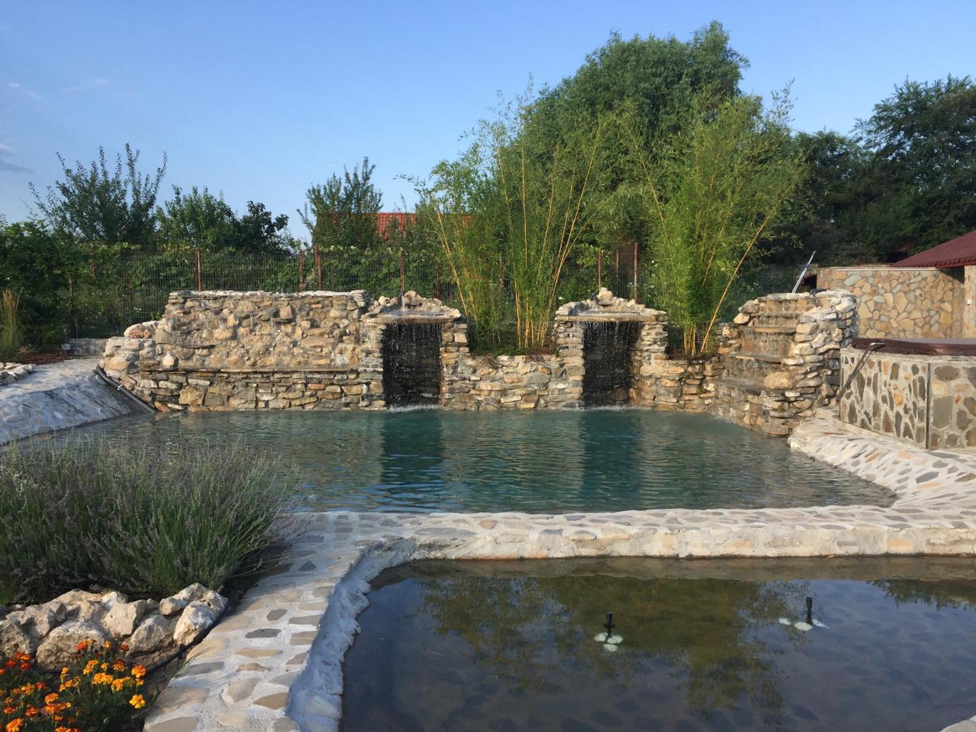 Country Spa Retreat 스나고브 외부 사진 The Roman bath